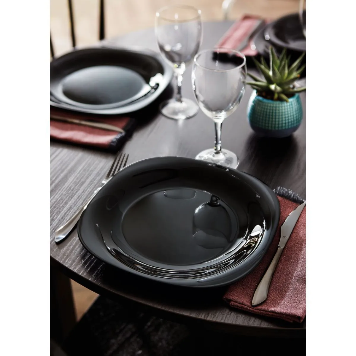 Luminarc Black plate 28,8 x 27 cm Carine> Plates